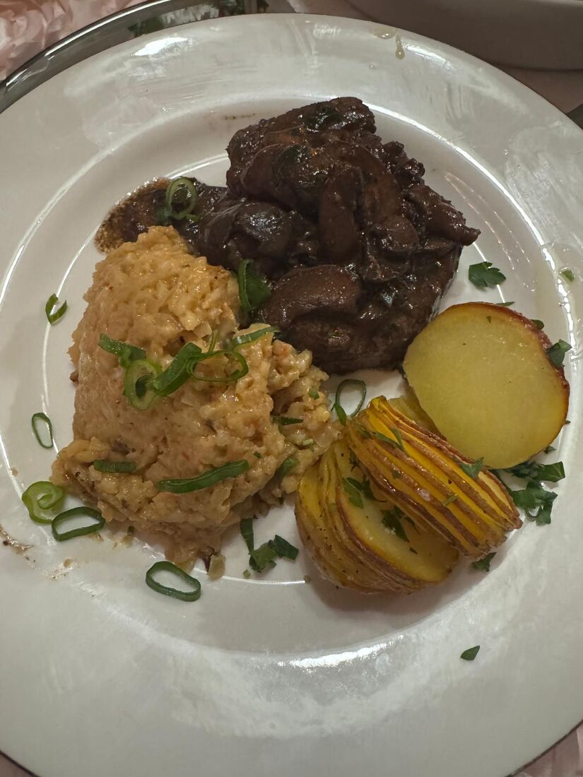 Main dish — Mother's Day (dress code: pink / white / light floral)